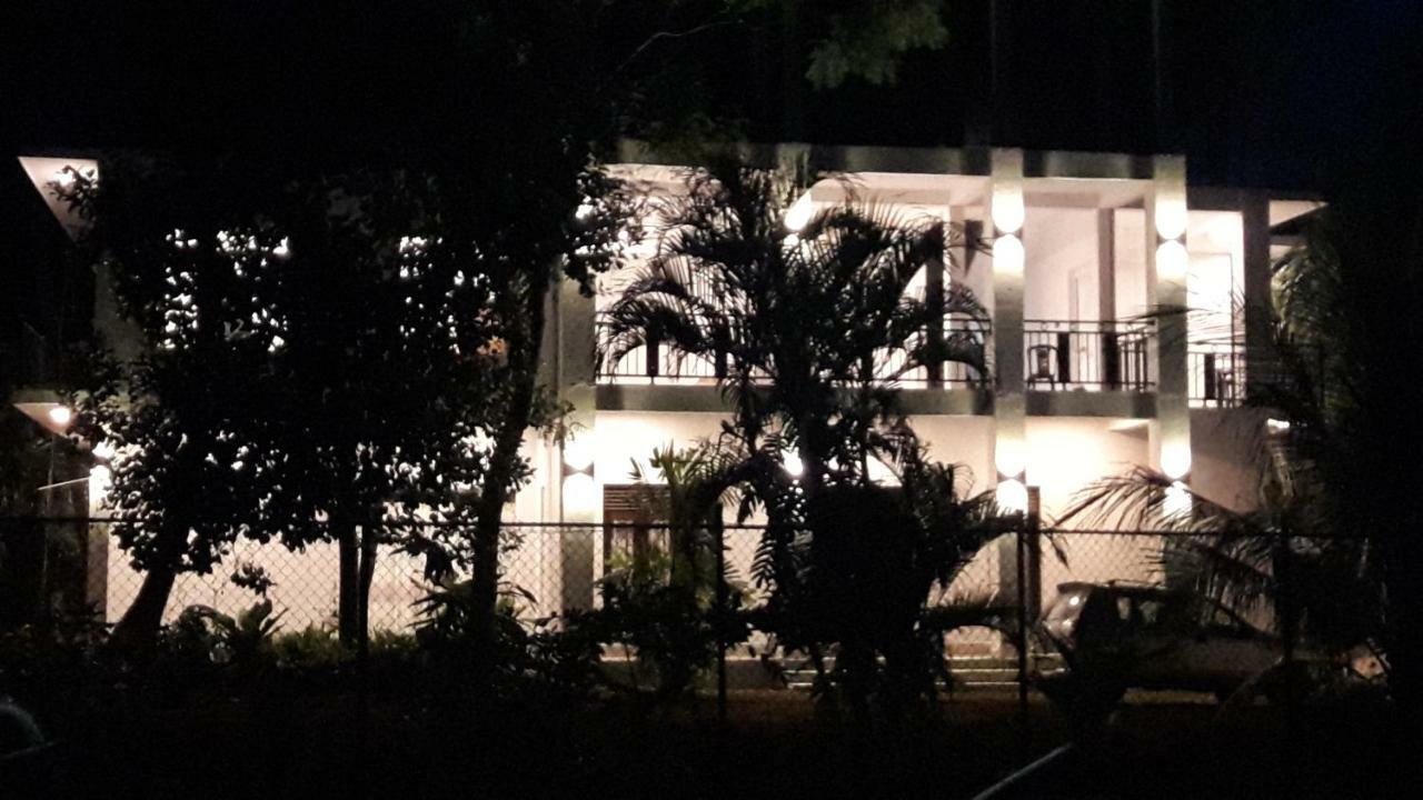 Risenlak Holiday Resort ポロンナルワ エクステリア 写真
